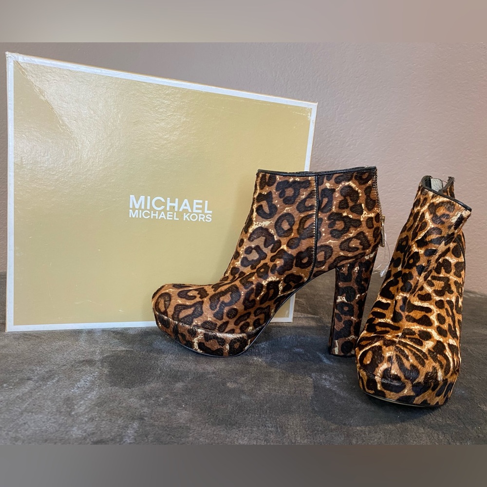 MICHAEL KORS Booties